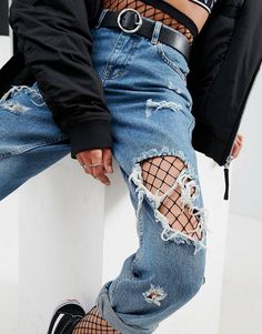 Leggings Under Ripped Jeans, Ripped Jeans Outfit Ideas, Jeans With Fishnets, Tights Under Jeans, Fishnet Under Jeans, Fish Net Tights, Jeans Outfit Ideas, Ripped Jeans Outfit, Cutout Crop Top