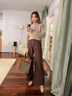 Workwear With Boots, Wisconsin Outfits, Brown Pants Outfit For Work, Brown Work Pants, Patterned Turtleneck, Corporate Girlie, Casual Outfits Ideas, Workwear Outfits