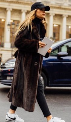 Black Long Fur Coat Outfit, Black Fur Coat Outfit Casual, Miroslava Duma 2023, Casual Fur Coat Outfit, Long Black Fur Coat Outfit, Baseball Cap Outfit Winter, Baseball Hat Outfit Winter, Paris Outfits Winter