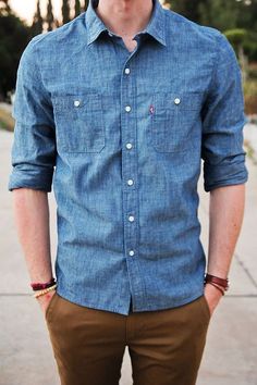 Kemeja Denim, Blue Denim Shirt, Outfit Trends, Brown Pants, John Varvatos, Men Looks, Well Dressed, Stylish Men, Denim Shirt