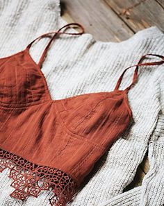 Burnt orange crop top Diy Sy, Basic Fashion, Estilo Hippie, Fashion Hacks, Styl Boho, Easy Ideas, Lingerie Collection, Lace Bralette, Edgy Fashion