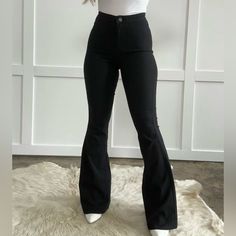 Never Worn Chic Black Bottoms, Black Pants Bell Bottoms, Black Solid Color Bottoms For Fall, Black Cotton Party Bottoms, Black Bellbottom Pants Outfits, Bell Bottom Jeans Black, Black Bell Bottoms Outfit, Black Bell Bottom Jeans, Black Bell Bottoms