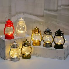 there are many different colored lanterns on the table