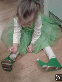 Diy Elf Shoes, Fairy Shoe, Diy Elf, Pirate Costume Diy, Christmas Elf Costume, Elf Fairy, Fairy Shoes, Elf Shoes, Felt Shoes