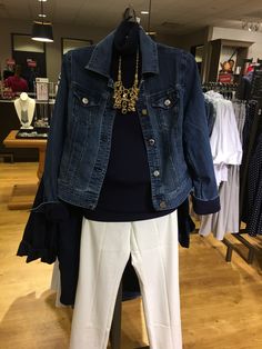 Denim Jacket Outfit Women, Stylish Outfits For Women Over 50, Blue Jean Outfits, Over 60 Fashion, 50 Plus, 60 Fashion, Summer Blue, Business Casual Outfits, White Pants