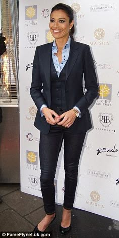 . Masculine Women In Suits, Masculine Business Casual For Women, Melanie Sykes, Waistcoat Woman, Robin Wright, Jessica Rabbit, Androgynous Fashion, Professional Attire, Business Suit