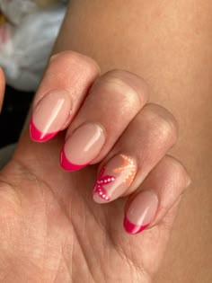 (My pic)Nail inspiration, summer, #nails #starfish #summernails #nailinspo #summer Easy Cute Summer Nails, Bio Gel Nails Summer, Nail Inspo For Spain, Nail Designs Almond Summer, Short Stubby Nail Designs, Easy Almond Nail Designs Summer, Nails Europe Summer, French Tip Beach Nails, Simple Hawaii Nails