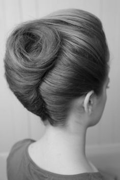 French Roll Hairstyle, Sanggul Modern, French Twist Updo, French Roll, French Pleat, French Twists, Roll Hairstyle