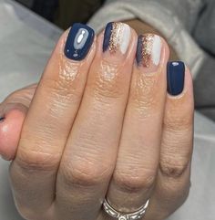 Subtle Nail Art Short Nails, Fun Nails 2023 Trends, Fall Fun Nails Ideas, Trendy Short Nails Summer Gel, Dip Nail Design Ideas, Dip Nail Designs Fall, Cute Dip Nails Ideas, January Dip Nails, Fun Dip Nails