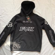 Supreme/ Fox Hooded Sweatshirt. Sold Out Online.Brand New. Cotton Fleece With Pouch Pocket. Embroidered Logos On Chest And Sleeves With Tackle Twill Appliqu And Embroidered Logo At Lower Front. Raised Silicone Logo Appliqu At Shoulders.Receipt Upon Request. Supreme Hoodie Aesthetic, Supreme Hoodie Men, Supreme Fur Jacket, Supreme Sweater, Fox Racing Hoodie, Supreme Hoodie, Fox Hoodie, Fox Racing, Cotton Fleece