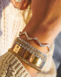 Zig Zag Bangle – LUISA ALEXANDER Layered Bangles, Diamond Girl, Luxe Jewelry, Wrist Game, Sparkly Things, Cartier Jewelry, Gold Bracelet For Women, Jewelry Fashion Trends, Classy Jewelry