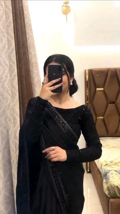 Black Saree Mirror Selfie, Sarees With Jackets, Saree Styles For Farewell College, Winter Saree Outfit, Black Saree Ideas, Saree Mirror Selfie, Black Dress Dp, Anum Fayyaz, Saree Dp