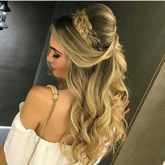 ♛ Pinterest: @niazesantos ♡ ♛ Fashion / Dress / Dresses / Look / LookOfTheDay / Inspiration / Glam / MakeUp / Noivas / Shoes / Decoration / Decoração/ Sapatos / Moda / Hair / Cabelo / Penteados Prom Hair Updo Elegant, Sanggul Modern, Prom Hair Medium, Shoes Decoration, Prom Hair Updo, Bridesmaid Hair Long, Bridesmaid Hair Half Up, Bridesmaid Hair Short, Wedding Hair Down