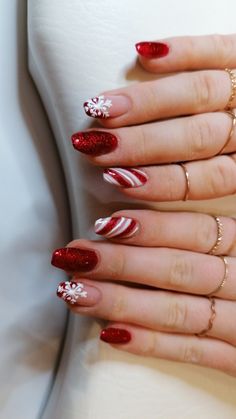 Christmas Nails Acrylics Simple, Christmas Nails Nail Art Red, Christmas Red Acrylic Nails, Christmas Aesthetic Nails Acrylic, All Red Christmas Nails, Christmas Soft Gel Nails, Red French Tip Nails Coffin Christmas, Red White And Gold Christmas Nails, Red Gel Nails Christmas