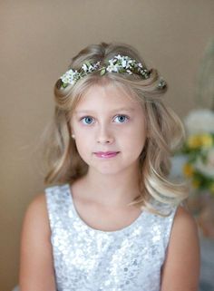 first communion hair accessories white flower crowns for Communion Headpiece, First Communion Veils, White Flower Crown, Flower Crown Hairstyle, Flower Girl Crown, Girls Crown, Flower Girl Hairstyles