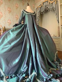 Old Fashioned Dresses 1800, 1800 Ball Gowns, Gilded Age Fashion, Tudor Gown, Era Victoria, 1800's Dress, Baroque Dress, Historical Gowns, Satin Evening Dress