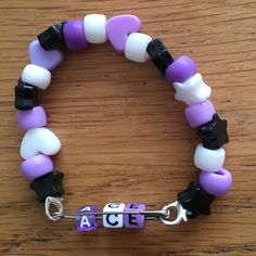 Pride Pony Bead Bracelets, Pride Bracelet Diy Beads, Aroace Kandi, Cute Kandi Bracelets, Kandi Bracelets Aesthetic, Kandi Ideas Singles, Matching Kandi Bracelets, Kandi Bracelets Ideas