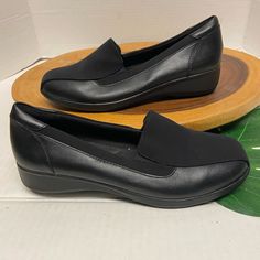 New With Out Tags Or Orig Box Clarks Women's, Womens Clarks, Clarks Shoes, Leather Loafers, Flat Shoes Women, Loafer Flats, Loafers, Size 7, Women Shoes