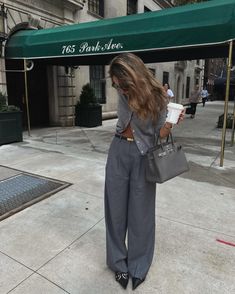 Fall Winter Outfit Ideas that You Must See | Cool Chic Efforless That Girl Outfit Ideas | Preppy outfits | Casual Cool Looks | September October November Looks | #outfitideas Grey Trousers Outfit, Grey Pants Outfit, Grey Sweater Outfit, Wide Leg Pants Outfit, Winter Pants Outfit, Leg Pants Outfit, Monochrome Outfit, Work Fits, Grey Outfit