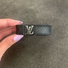 Good Condition 100% Authentic Louis Vuitton Bracelet, Louis Vuitton Black, Louis Vuitton Accessories, Bracelets For Men, Leather Men, Black Silver, Mens Accessories, Louis Vuitton, Man Shop