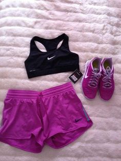 cute workout Nike Running outfit. http://www.FitnessGirlApparel.com Look Academia, Cute Workout Outfits