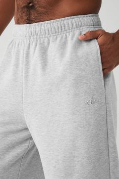 Okay, so we’re pretty much obsessed with this new, straight-leg version of the Accolade Sweatpant — it’s a super soft, leveled-up classic with a chrome Alo logo detail and powerful, performance tech for studio & street. Wear it in cold weather with a bold jacket and transition to warmer weather with slides. The Accolade, Womens Capris, Street Look, Tank Top Long Sleeve, Unisex Style, Mens Sweatpants, The Search, Long Sleeve Crop Top, Bra Tops