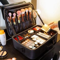 Go with the Professional Makeup Vanity you need for occasional or daily use for all your trips.
 FUNCTIONAL: Easy to carry and essential to accompany your suitcases during your travels.
 PRACTICAL: It allows you to have the space you need to store your makeup, cosmetics and make-up accessories, and thus have all your necessary essential products immediately available!
 QUALITY CONSTRUCTION: Solid, it does not fear weight and time, its quality of design makes it durable to meet your needs.
 WATE Makeup Case Organization, Beauty Brushes, Makeup Travel Case, Professional Bag, Travel Storage Bag, Toiletry Kit, Women Travel, Waterproof Makeup, Cosmetic Organizer