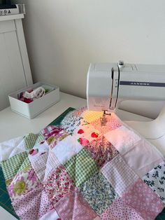 Not my work, just a young entreprenuar with a big dream Diy Sew Projects, Fun Things To Sew For Beginners, Quilting Aesthetic, Sewing Projects Aesthetic, Aesthetic Sewing Projects, Sewing Watercolor, Cute Sewing Ideas, Aesthetic Sewing, Patchwork Aesthetic