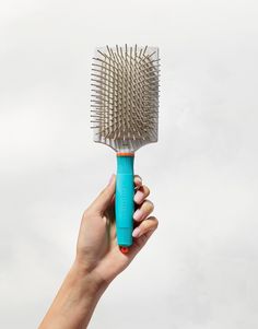 Made with high-quality materials and ionic properties that allow for even heat distribution, enhancing drying time and leaving hair shiny. Moroccanoil Paddle Brush is a high-quality styling tool for all hair lengths. Includes sectioning tip (stored inside the handle). Paddle Brush, Skincare Gift Set, Drunk Elephant, Scalp Care, Make Up For Ever, Makeup Gift, Skin Care Gifts, Moroccan Oil