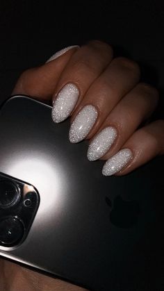 Светоотражающий маникюр. Reflective manicure.White manicure White Glitter Manicure, White Silver Sparkle Nails, White Reflective Nails, New Years Nails White And Glitter, New Years Nails Solid Color, Happy New Years Nails, White Nails With Glitter Tips, Nails White With Glitter, White Gel Nails With Glitter