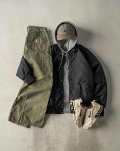 Vintage Carhartt Jacket Outfit, Green Flannel Outfit, Workwear Fashion Men, Tommy Clothes, Vintage Carhartt Jacket, Minimalist Fashion Men, Carhartt Jackets, Mens Casual Outfits Summer, Shoes Outfit Fashion