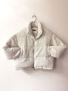 cream cord puffer jackets oversized cord jacket short cord bomber jacket padded corduroy puffer jacket trendy womens coats Mode Inspiration, Quilted Jacket, Sweater Weather, Autumn Winter Fashion, Fashion Inspo Outfits, Chic Style, Winter Outfits, Winter Fashion