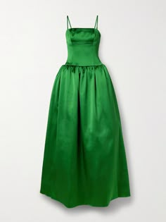 Self-Portrait's dress is cut from opulent mikado in an eye-catching green color. It has a fitted bodice and dramatic skirt that's lined with tulle to hold the shape. Wear it with or without the straps - the gumming along the neckline and internal corset provide plenty of support. Wedding Guest Gown Black Tie, British Wedding Guest Attire, Formal Emerald Green Dress, Moody Cocktail, Portrait Props, Red And Green Outfit, Dramatic Skirt, Kelly Green Dress, Interesting Fashion