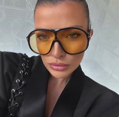 Sunglasses Trend 2023, Blue Sun Glasses, Tom Ford Sunglasses Women, Holographic Fashion, Sunglasses Trend, Mask Sunglasses, Chic Glasses, Orange Sunglasses, Tom Ford Glasses