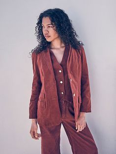 Embrace cooler days with our Women’s Corduroy Blazer to keep you feeling cozy and looking effortlessly chic. This versatile layer features a regular fit and classic tailoring, complete with a single-breasted silhouette, a notched lapel, and pockets with flaps for your essentials. And this cotton corduroy will keep you warm, but you’ll still want to wear it all year round. Corduroy Blazer Women, Jean Shirt Dress, Wrangler Pants, Classic Tailoring, Corduroy Blazer, Corduroy Jeans, Loose Fit Jeans, Women's Jackets, Tall Women