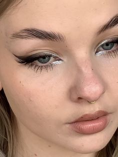 Cute Angel Makeup, Subtle Halloween Makeup, Eye Makeup Aesthetic, Green Eye Makeup, Silver Eye Makeup, Concert Makeup, Silver Makeup, Rhinestone Makeup