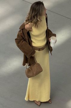 Suede Maxi Skirt Outfit, Fashion Brenda, Classic Outfit, Maxi Skirt Outfits, Future Outfit, Dress Aesthetic, Brown Suede Jacket, Trending Fashion Outfits, Looks Style