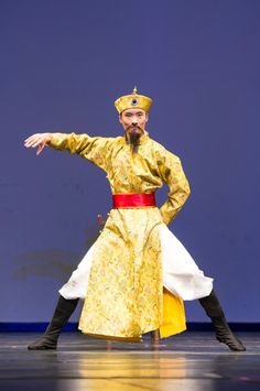 Shen Yun Stage School, Aladdin Costume, Eastern Culture, Asian Culture, Let's Dance, Traditional Medicine, Lets Dance