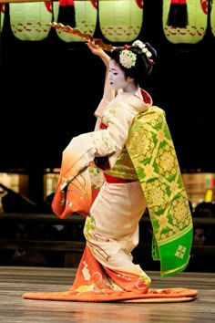 Maiko Traditional Japanese Clothing, Japanese Traditional Clothing, Memoirs Of A Geisha, Turning Japanese, Japanese Clothing, Japanese People