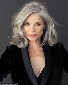 Kathi Odom, Grey Hair Model, Silver Haired Beauties, Gorgeous Gray Hair, Grey Hair Inspiration, Beautiful Gray Hair, Grey Hair Styles For Women, Long Gray Hair, Penteado Cabelo Curto