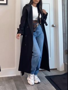 Atlanta Outfits Black Women Winter, La Cold Weather Outfits, Winter Clothes New York, Long Chunky Boots Outfit, Winter Outfits 2024 Casual, New York Women Outfit, Long Jean Coat Outfit, Outfit Ideas Trench Coat, Winter Outfits Overalls