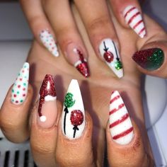 26 Simple Yet Chic Acrylic Nail Designs For Christmas 2022 The Glossychic Christmas Nails For Kids, Simple Christmas Nails, Nails Basic, Nail Room Ideas, Christmas Nail Art Easy, Pride Nails Designs, Kids Nail Designs, Nails Round