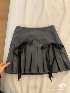 Elegant Mini Tennis Skirt For Fall, Elegant Flared Tennis Skirt For Fall, Elegant Fall Tennis Skirt With Pleats, Elegant Pleated A-line Tennis Skirt, Elegant A-line Tennis Skirt, Elegant Pleated Winter Skort, Elegant Pleated Skort For Winter, Elegant Mini Skort For Winter, Elegant Mini Length Skort For Winter