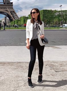 Outfits For Paris Spring, Paris In Spring Outfits, Spring In Paris Outfits, Spring Paris Outfits, Spring Outfits Paris, What To Wear To Paris, Paris Outfits Spring, Paris Spring Outfit, Europe Ootd