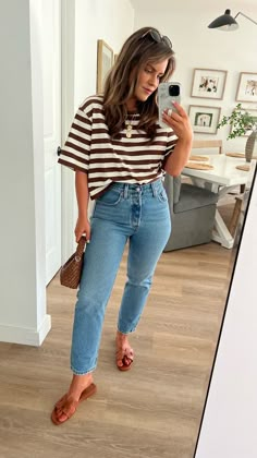 Work Outting Outfits Summer, Cool Girl Work Outfits Summer, Cool Mum Outfit Summer, Mum Outfits Casual, Timeless Fashion Midsize, 35 Outfits Style, Dressing For Your 30s For Women, Mum Fashion 2023 Summer, Tech Casual Outfits For Women