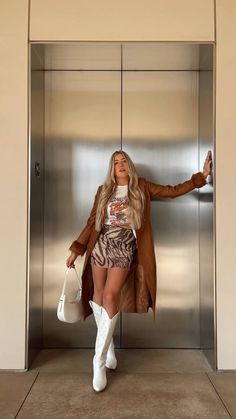 Check out my IG for more outfit inspo https://www.instagram.com/meredithsophiaa/ Fall Outfit Nashville, New Years Eve Nashville Outfit, Las Vegas Fall Outfits, Nashville Outfits Winter Night, Austin Tx Outfits, Nashville Outfits Winter Going Out, Nashville Day Outfit, Goddess Manifestation