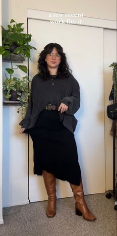 Black Ruffled Dress Outfit, Cute Plus Size Business Casual Outfits, Womens 30s Fashion Outfits, Witchy Woman Outfit, Business Casual Outfits Unique, Buisnesscore Outfit Plus Size, Professional Outfits Women Midsize, Whimsical Office Outfit, Plus Size Boho Work Outfit