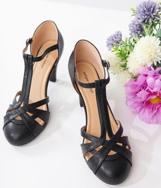 Unique Vintage Black Leatherette Woven T-Strap Heels - Unique Vintage - Womens, SHOES, HEELS Flapper Shoes, Flapper Accessories, 1920s Shoes, Shoes Closet, 1940s Shoes, Heels Unique, Magic Shoes, Vintage Style Shoes, Cat Wedding