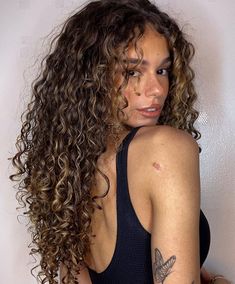 Long Layered Curly Hair, Woman With Tattoos, Long Curly Haircuts, Natural Curly Hair Cuts, Layered Curly Hair