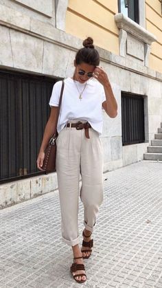 Minimal Chic Summer, Linen Pants Outfit, Chic Summer Outfits, Summer Fashion Trends, Mode Inspo, Looks Chic, Date Outfits, Summer Fashion Outfits, Casual Summer Dresses